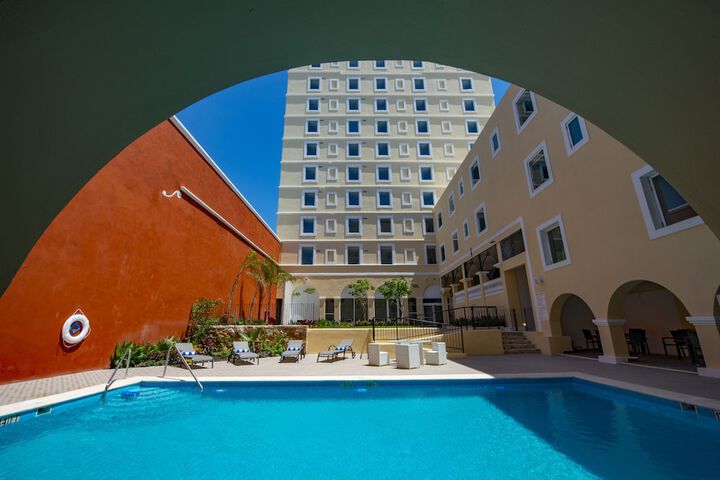 Pool 21 of 60