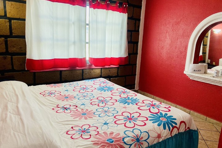 Room 6 of 28
