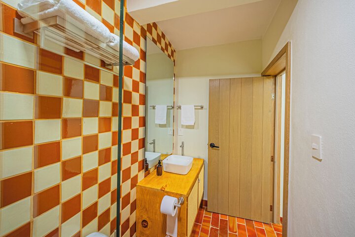 Room 70 of 94