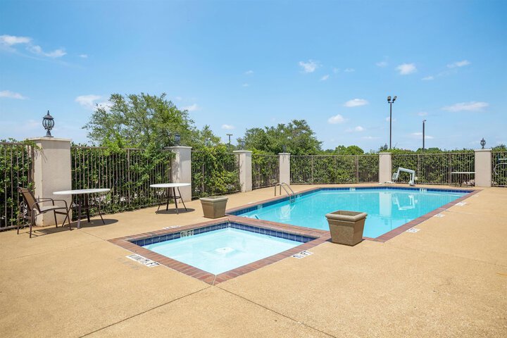 Hotel with Pool