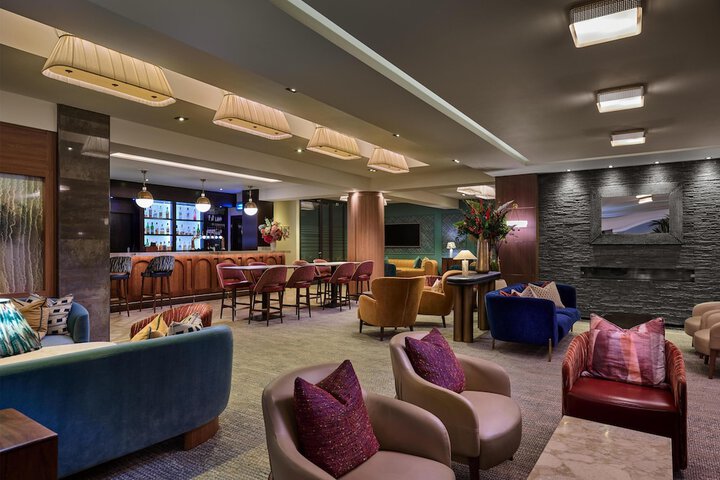 Lounge 94 of 114