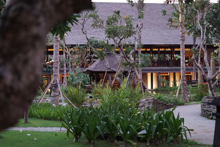 Hotel Exterior 92 of 107