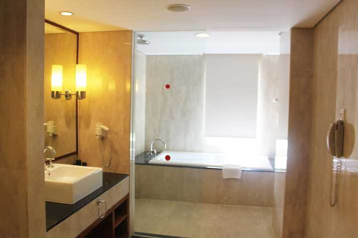 Room 28 of 46