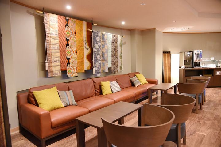 Entrance & Lobby