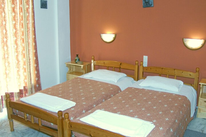 Room 8 of 10
