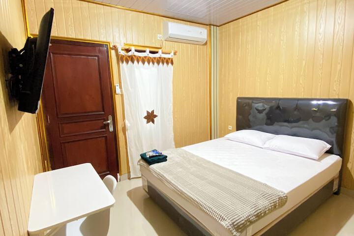 Room 8 of 34