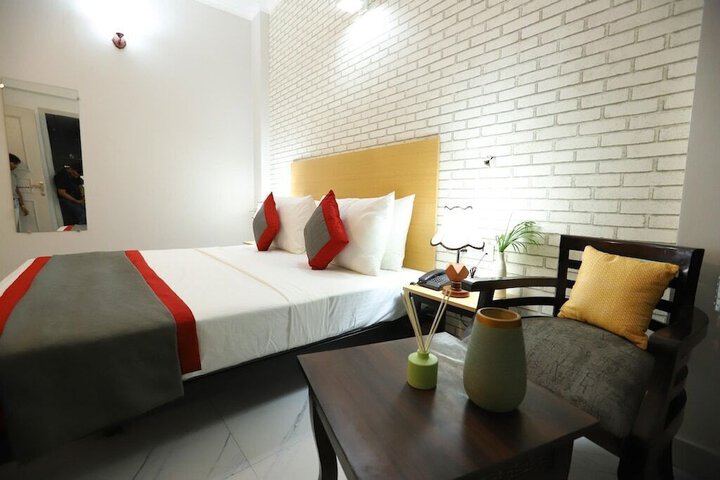 Room 11 of 20