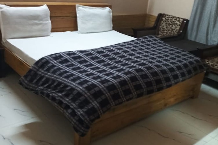 Room 3 of 8