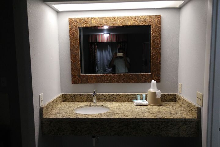 Bathroom sink