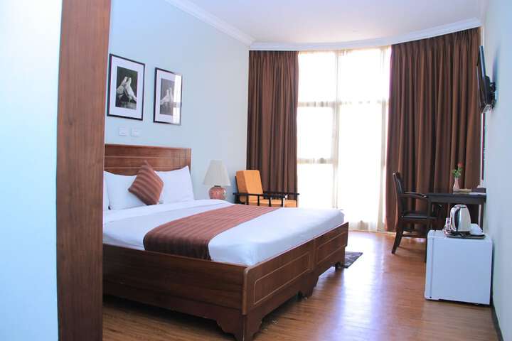 Room 12 of 96