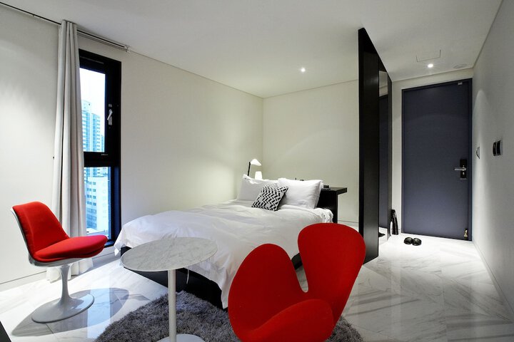 Room 7 of 26