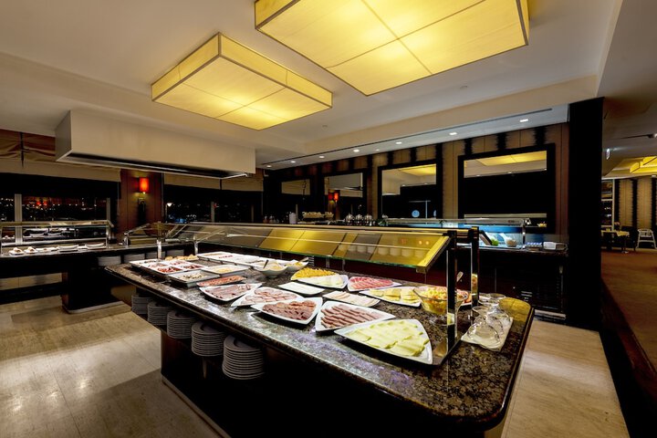 Dining 40 of 47
