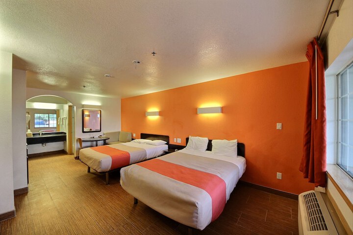 Room 19 of 34