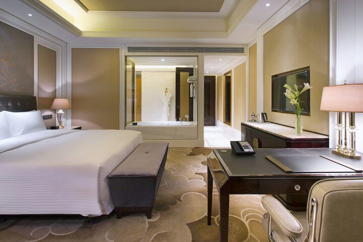 Room 10 of 38