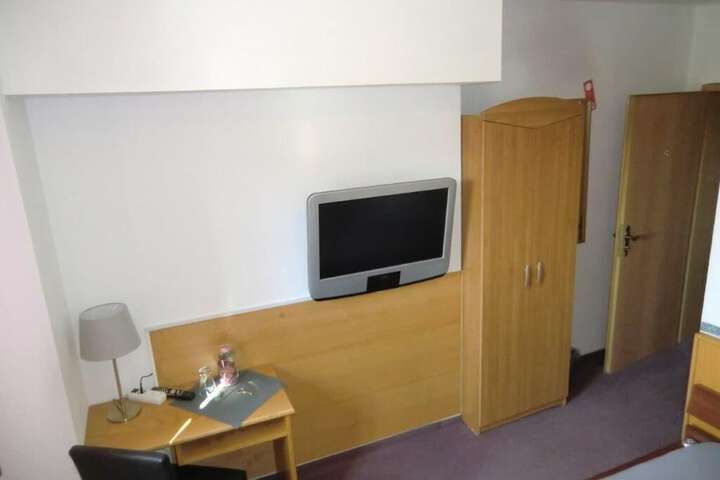 Room 27 of 50