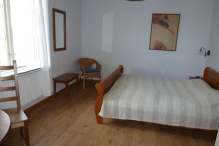 Room 33 of 62