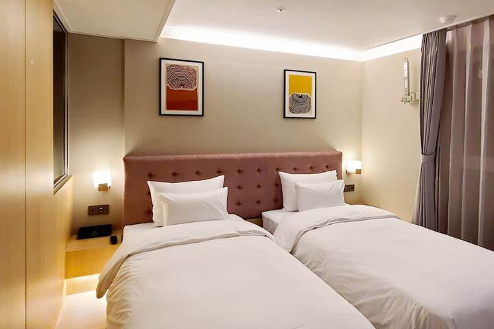Room 7 of 219