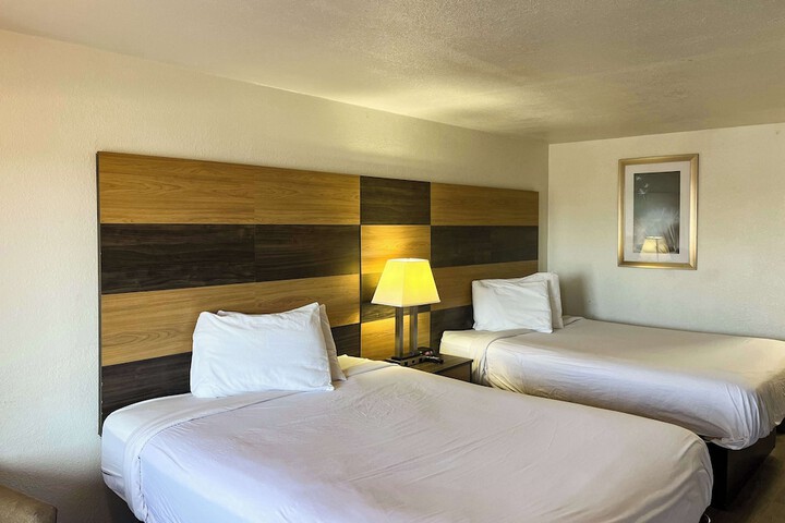 Room 20 of 28