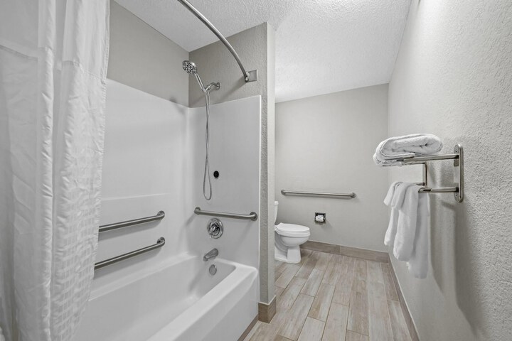 Room 30 of 47