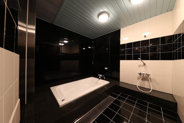 Room 10 of 15