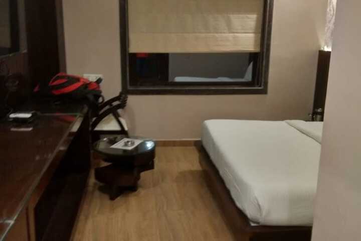 Room 7 of 14