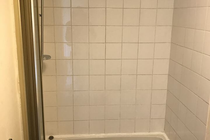 Room 6 of 9