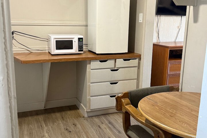 Room 32 of 60