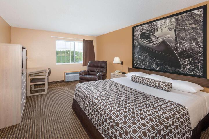 1 King Bed (8 of 9)