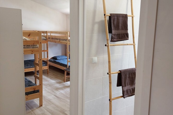 Room 4 of 31