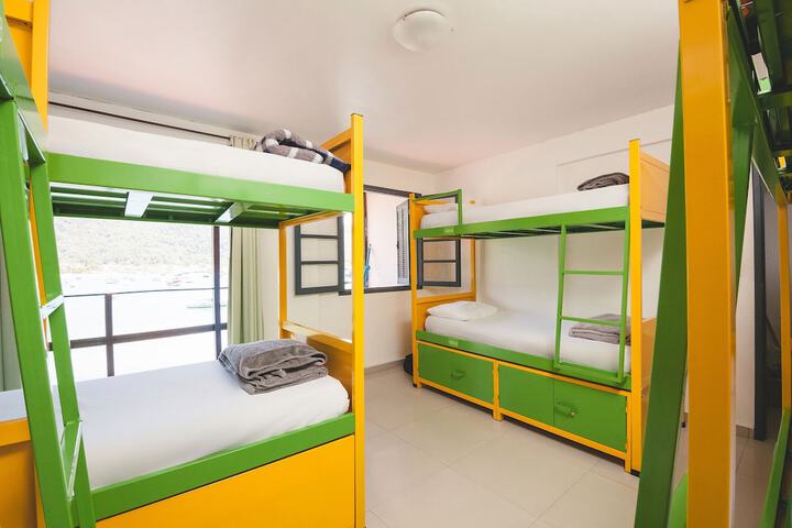 Room 9 of 32
