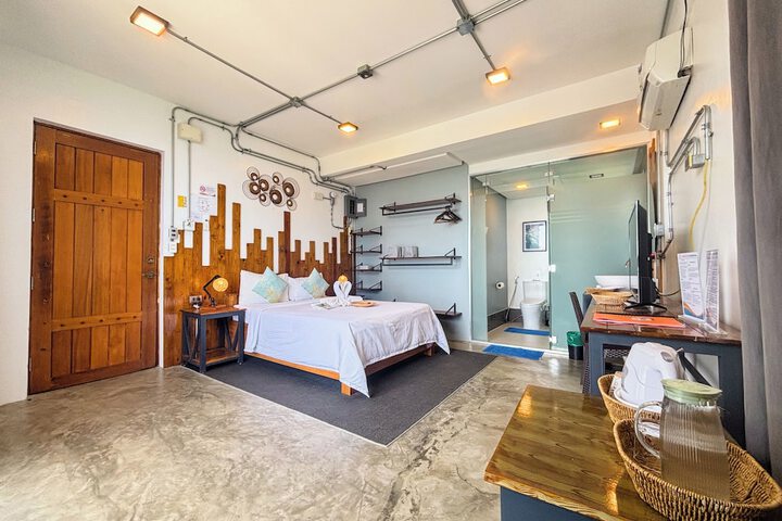 Room 34 of 240