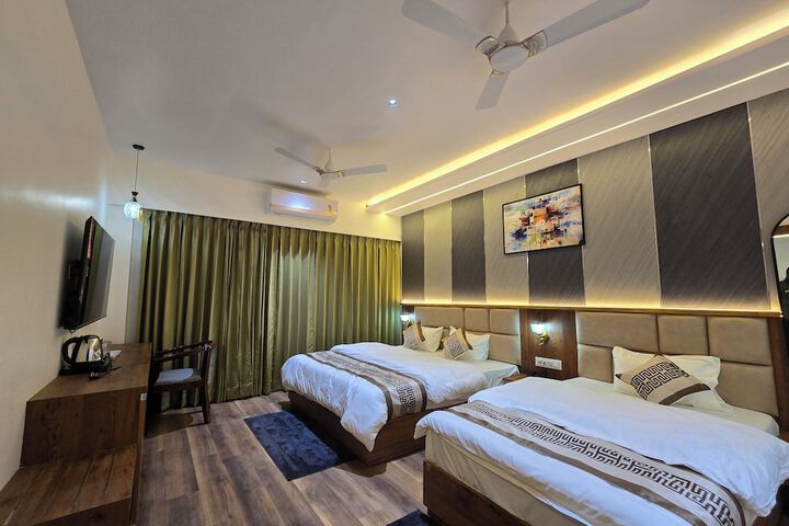 Room 9 of 20