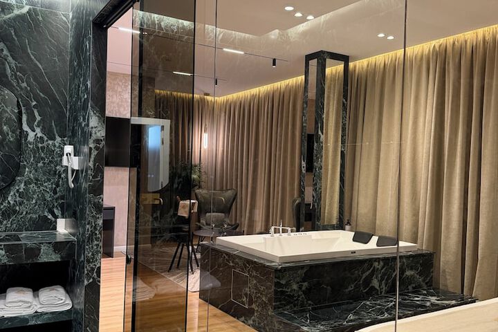 Room 18 of 35