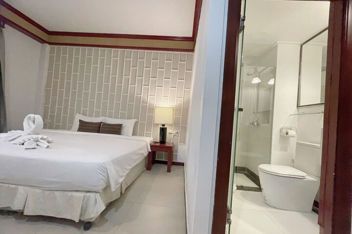 Room 12 of 39