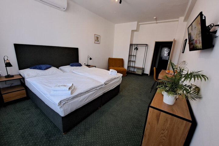 Room 15 of 51