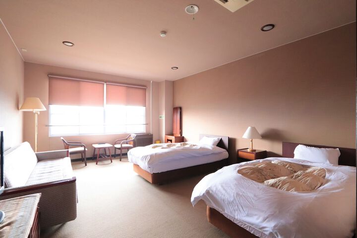 Room 6 of 107
