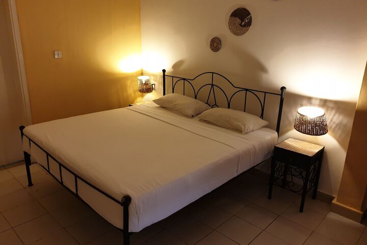 Room 6 of 104