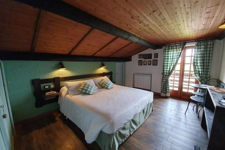 Room 4 of 34