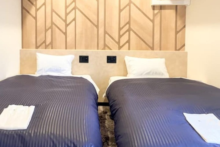 Room 6 of 27