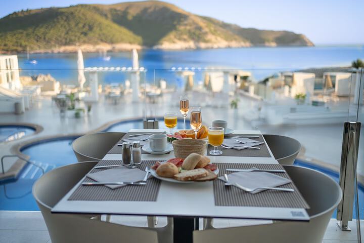 Breakfast/Coffee Service 90 of 110