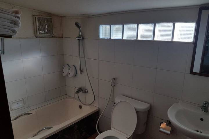 Room 14 of 32