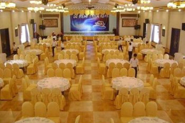Ballroom/Hall 8 of 94