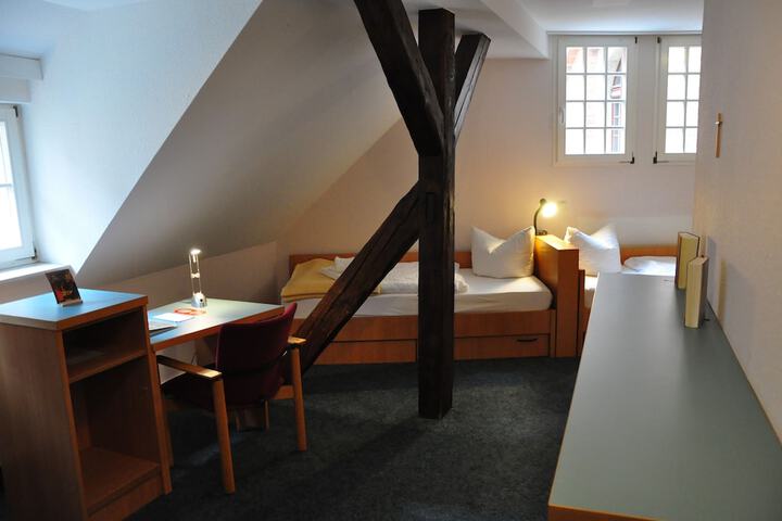 Room 17 of 27