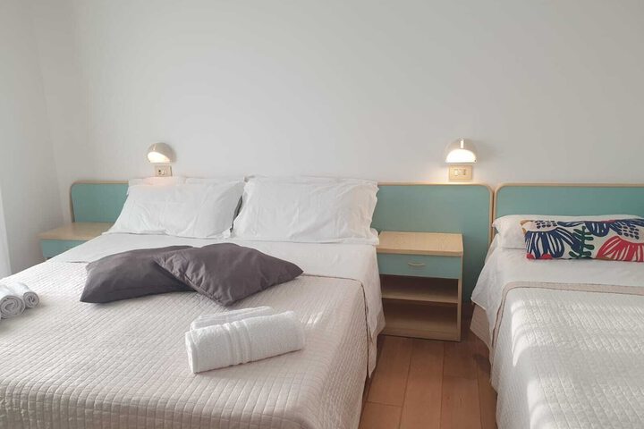 Room 9 of 63