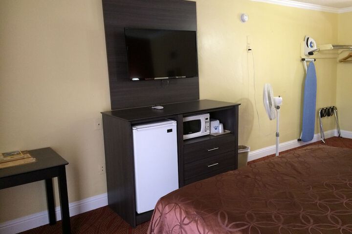 1 King Bed No A C (4 of 24)