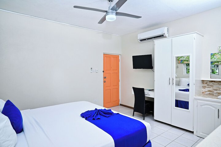 Room 25 of 93