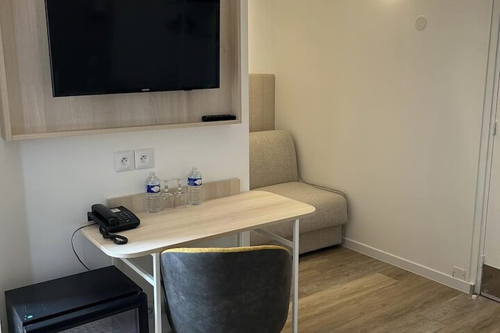 Room 25 of 76