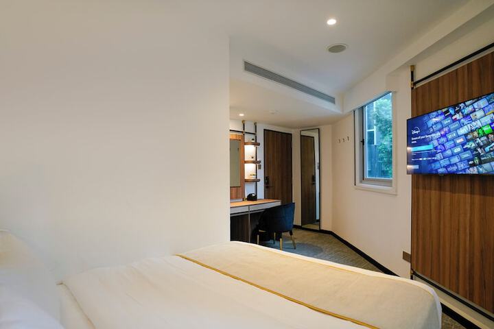 Room 15 of 61