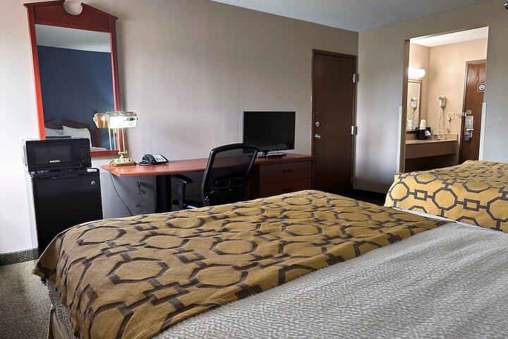 2 Queen Beds (4 of 8)