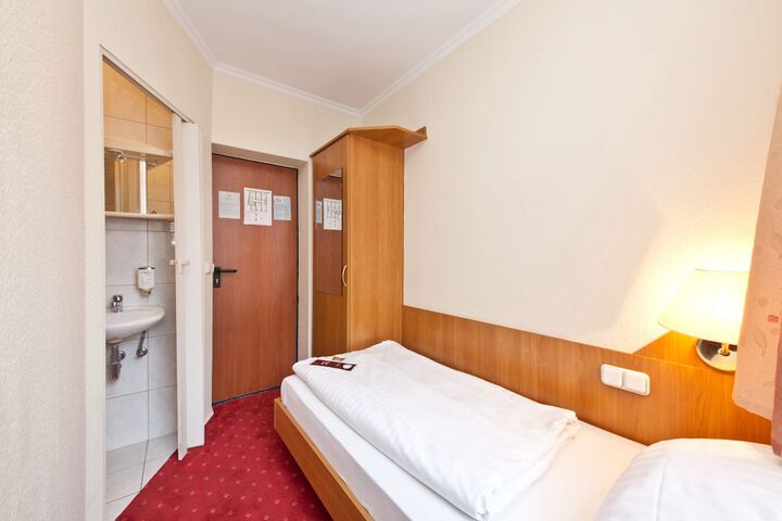 Room 6 of 39